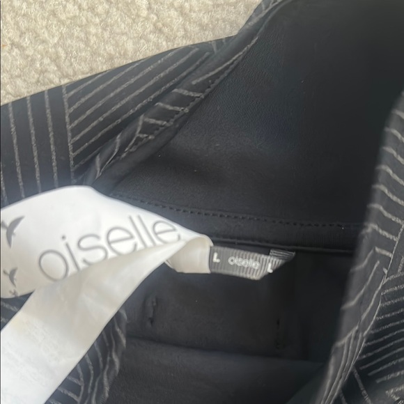 Oiselle sz L black Firecracker cropped long sleeve - Picture 2 of 3